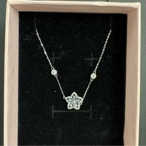 Meissa Flower Necklace